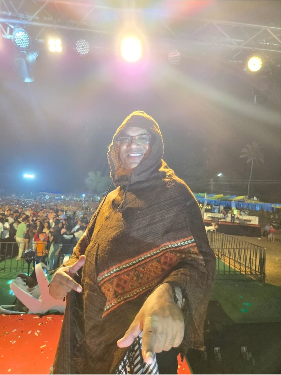 Welcoming the guest of honour